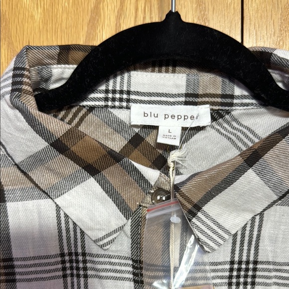 Blu Pepper women’s  Brown and White Plaid Shirt - Picture 2 of 3